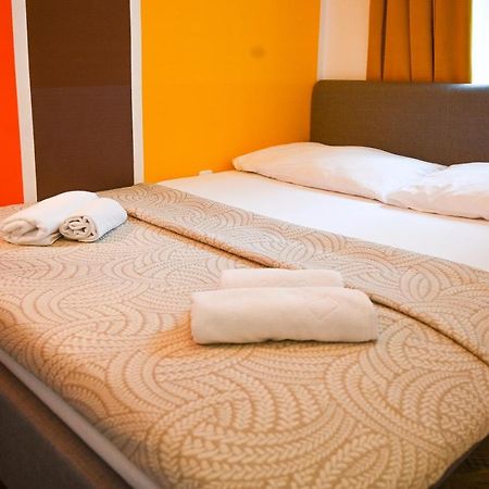 Elegant Apartment Westbahnhof Виена Екстериор снимка