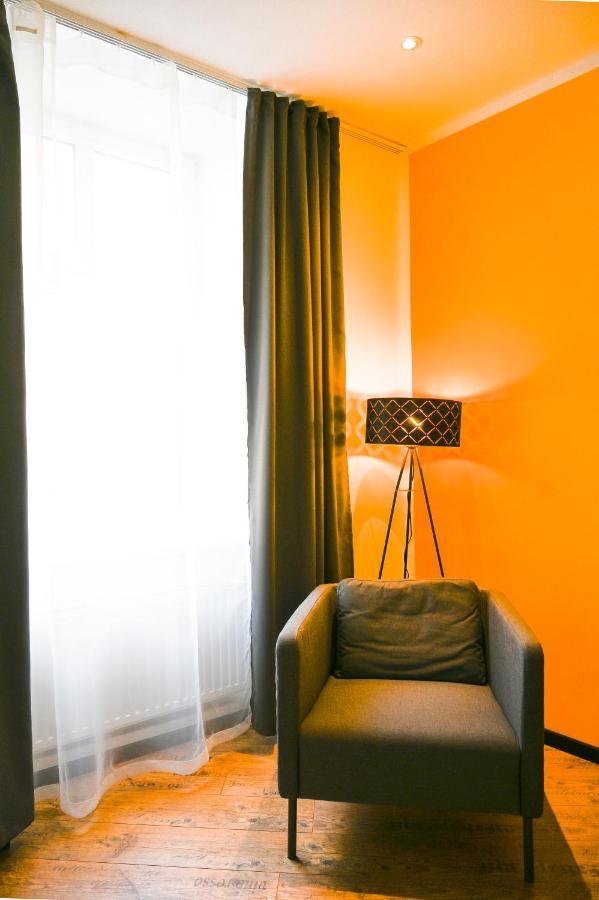 Elegant Apartment Westbahnhof Виена Екстериор снимка